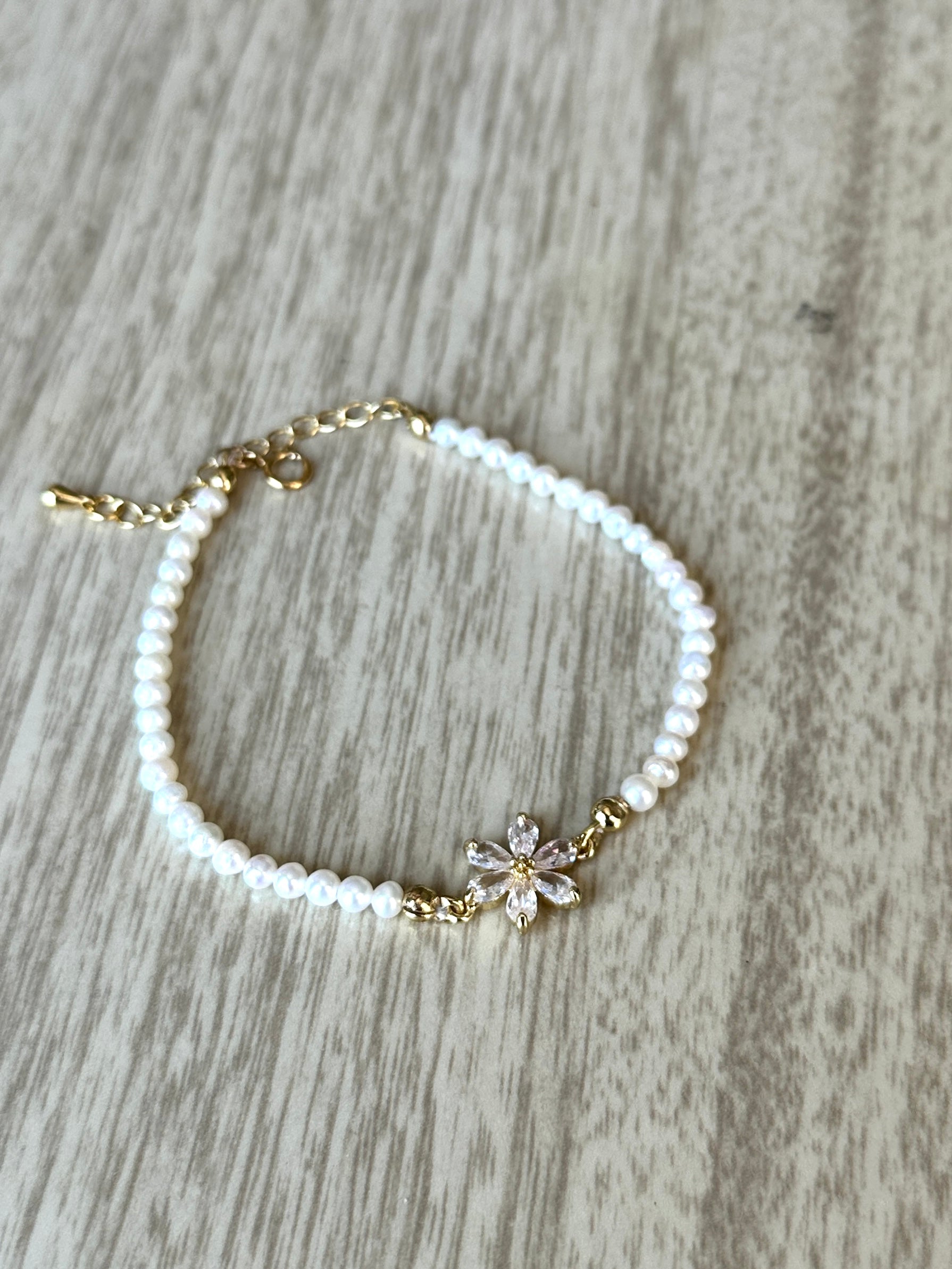 Flower Pearl Bracelet